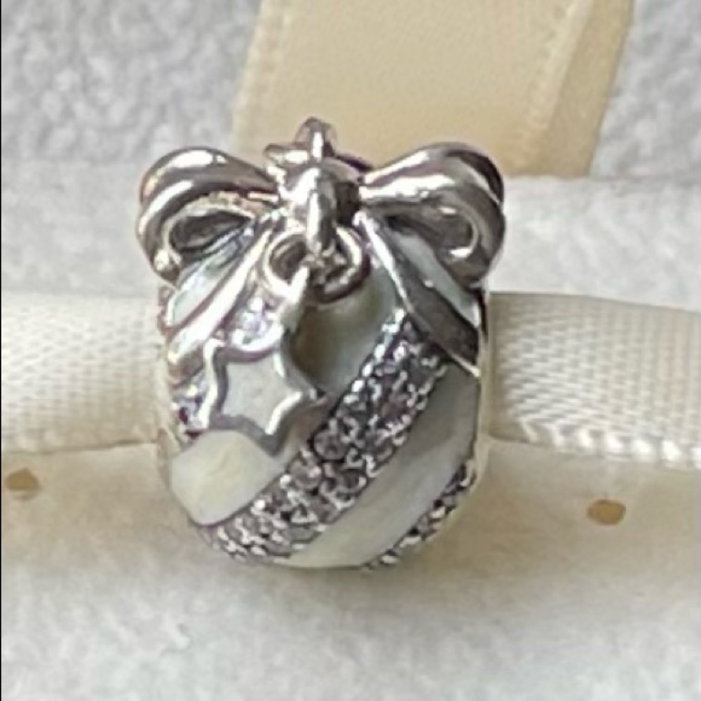 PANDORA 2018 WHITE Holiday ROCKETTES Gift Set B800998 ORNAMENT~CHARM - Picture 2 of 8